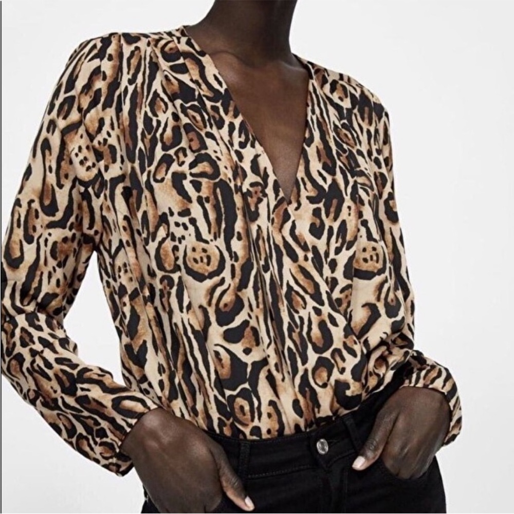 Zara Leopard Print V-Neck Blouse Size M